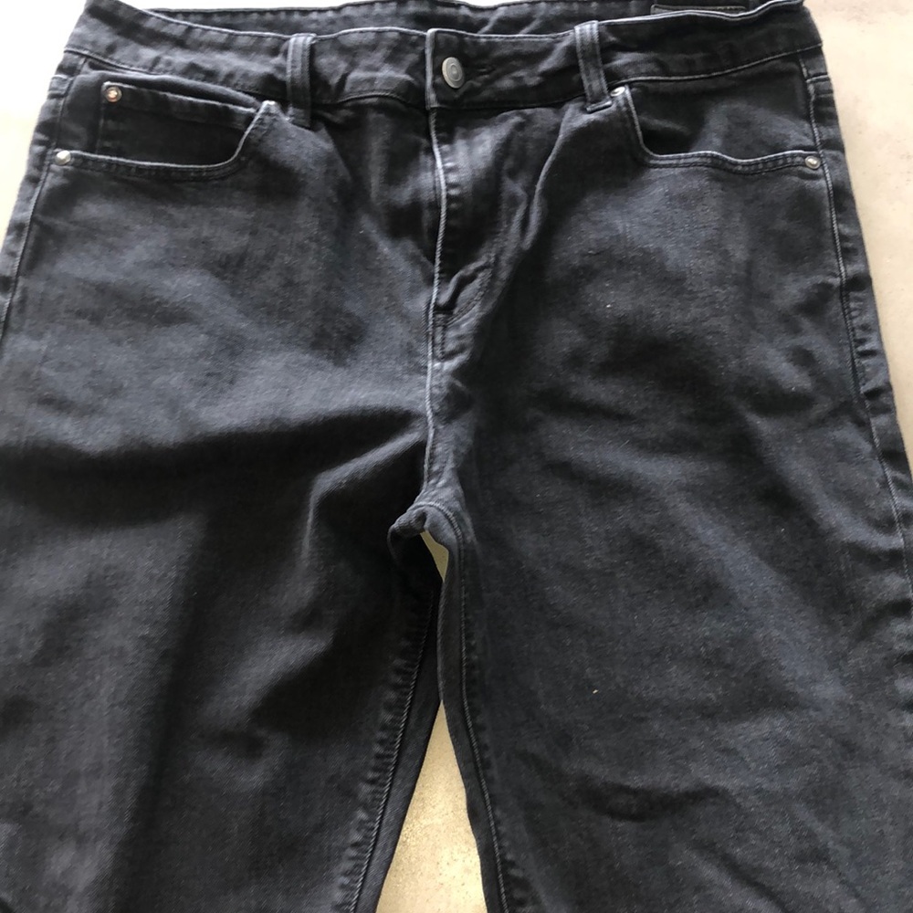 😎 ASOS Skinny black destructed jeans.
